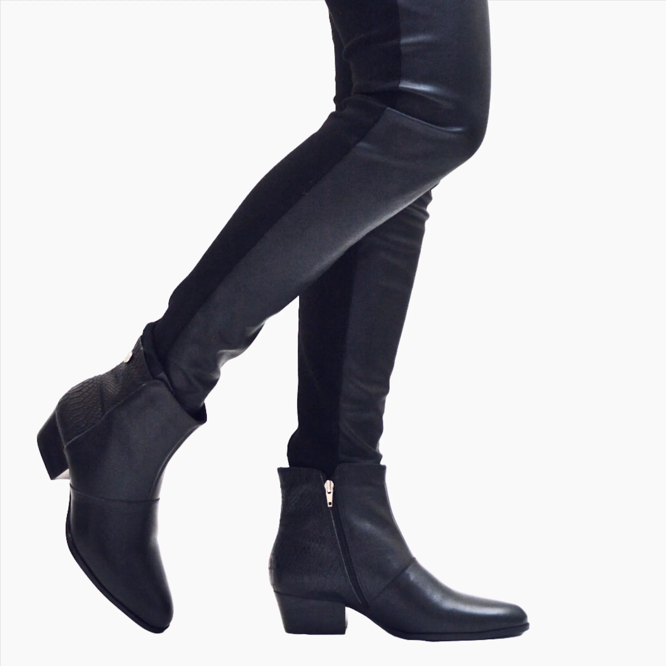 AMUSE ANKLE BOOT - BLACK LEATHER